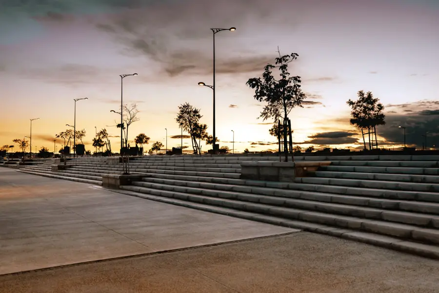 Steps of the Lac 0 promenade at sunset